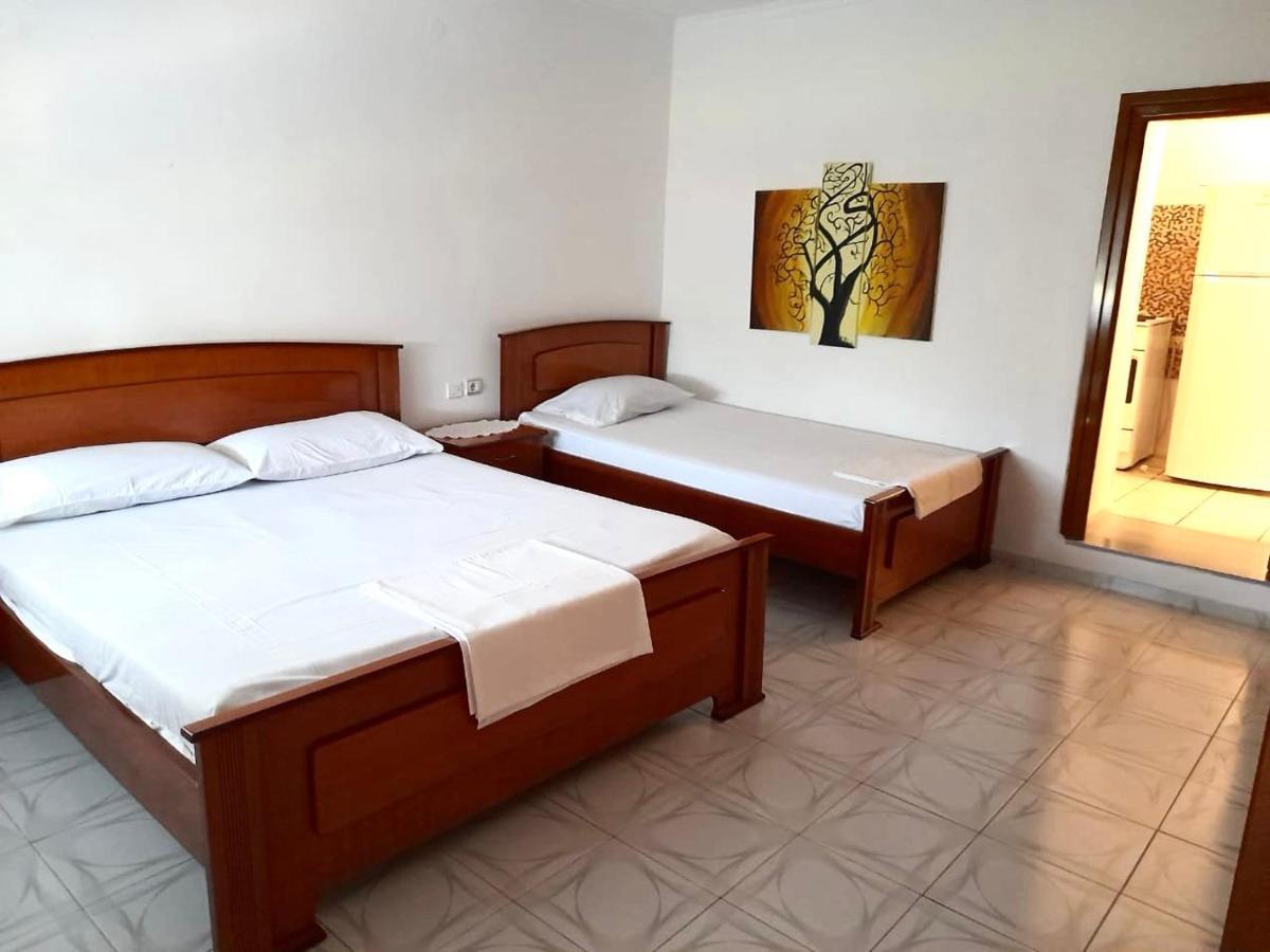 Lida'S House Hotel Lukove Bagian luar foto