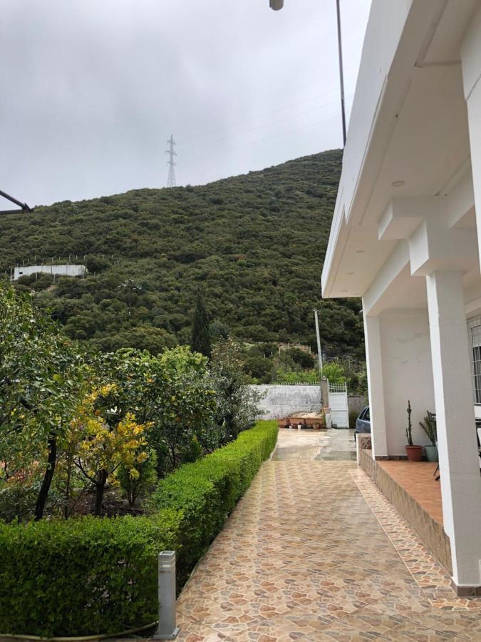 Lida'S House Hotel Lukove Bagian luar foto