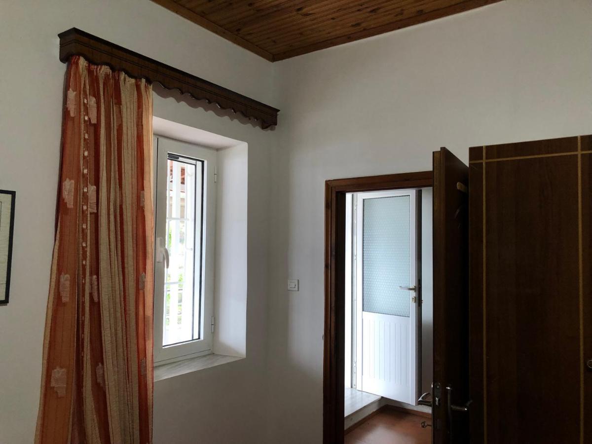 Lida'S House Hotel Lukove Bagian luar foto