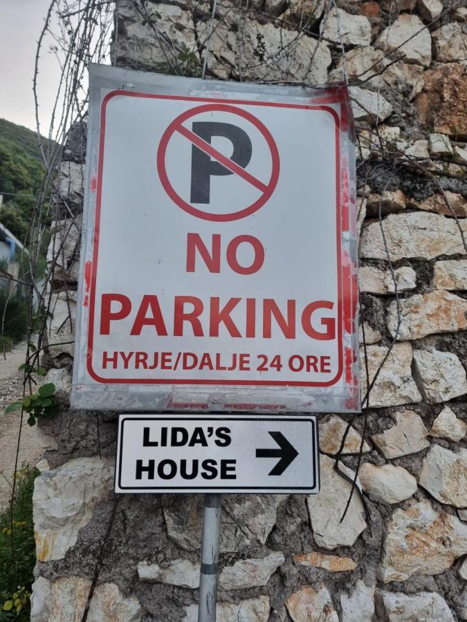 Lida'S House Hotel Lukove Bagian luar foto