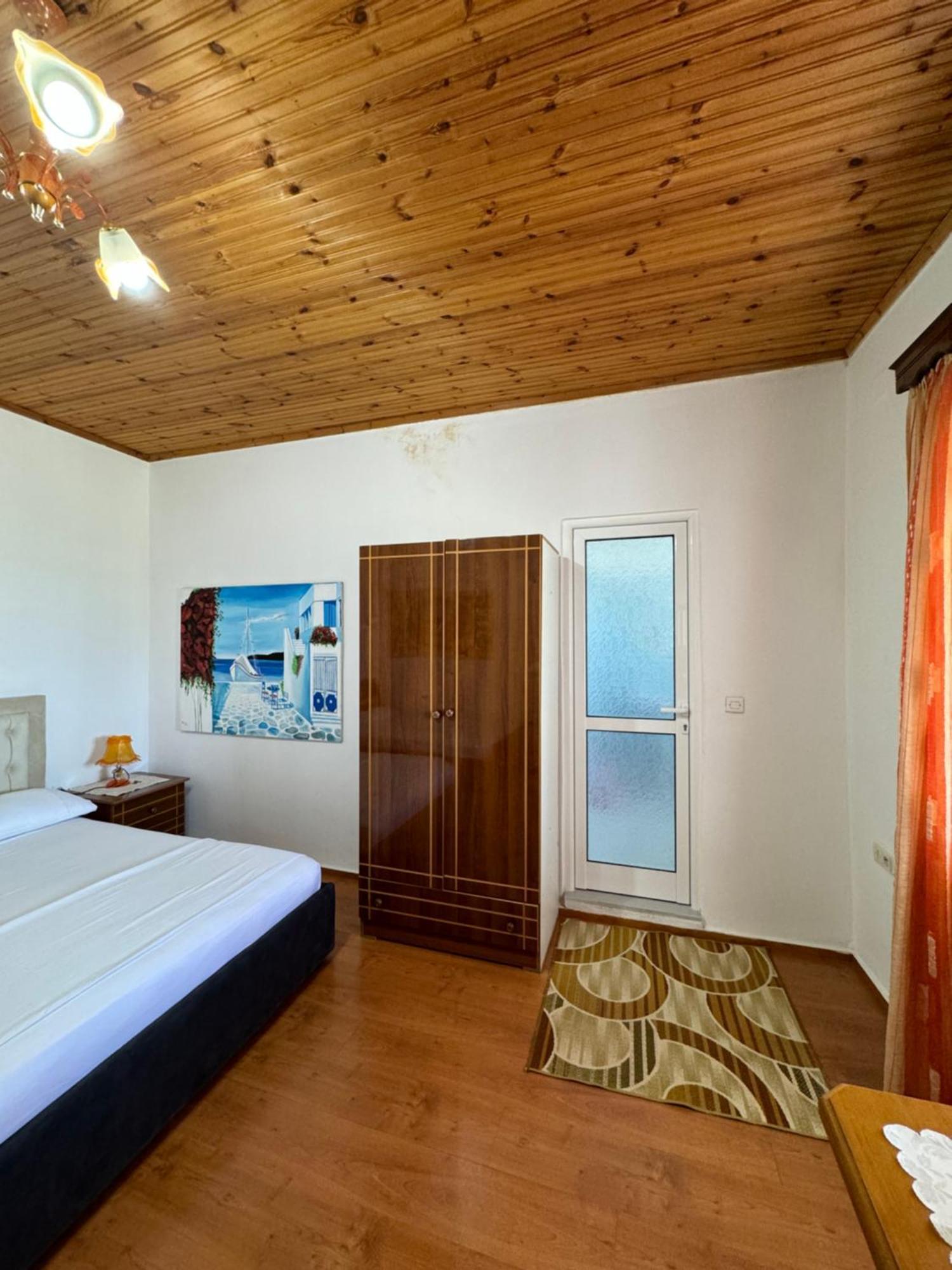 Lida'S House Hotel Lukove Bagian luar foto