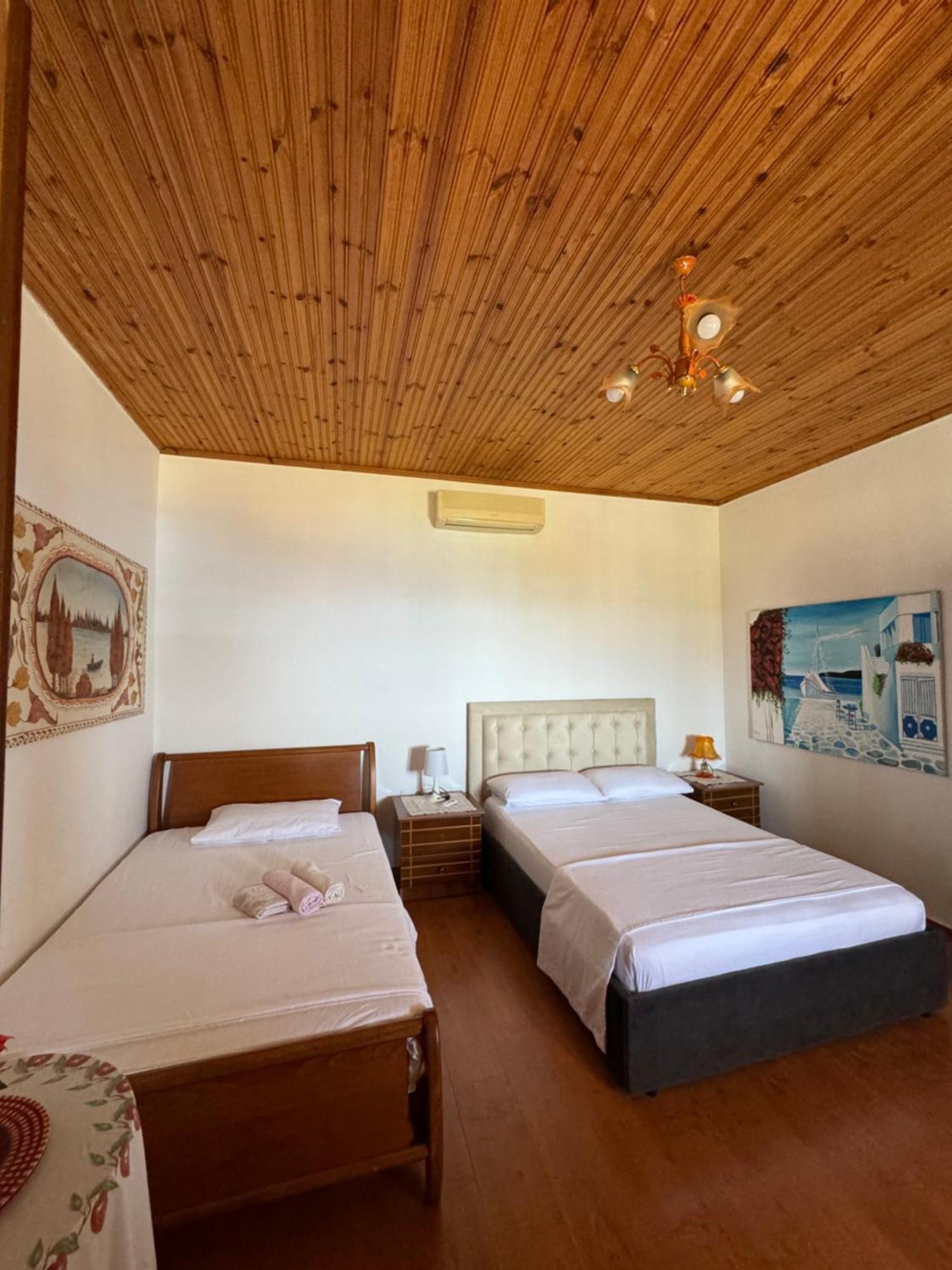 Lida'S House Hotel Lukove Bagian luar foto