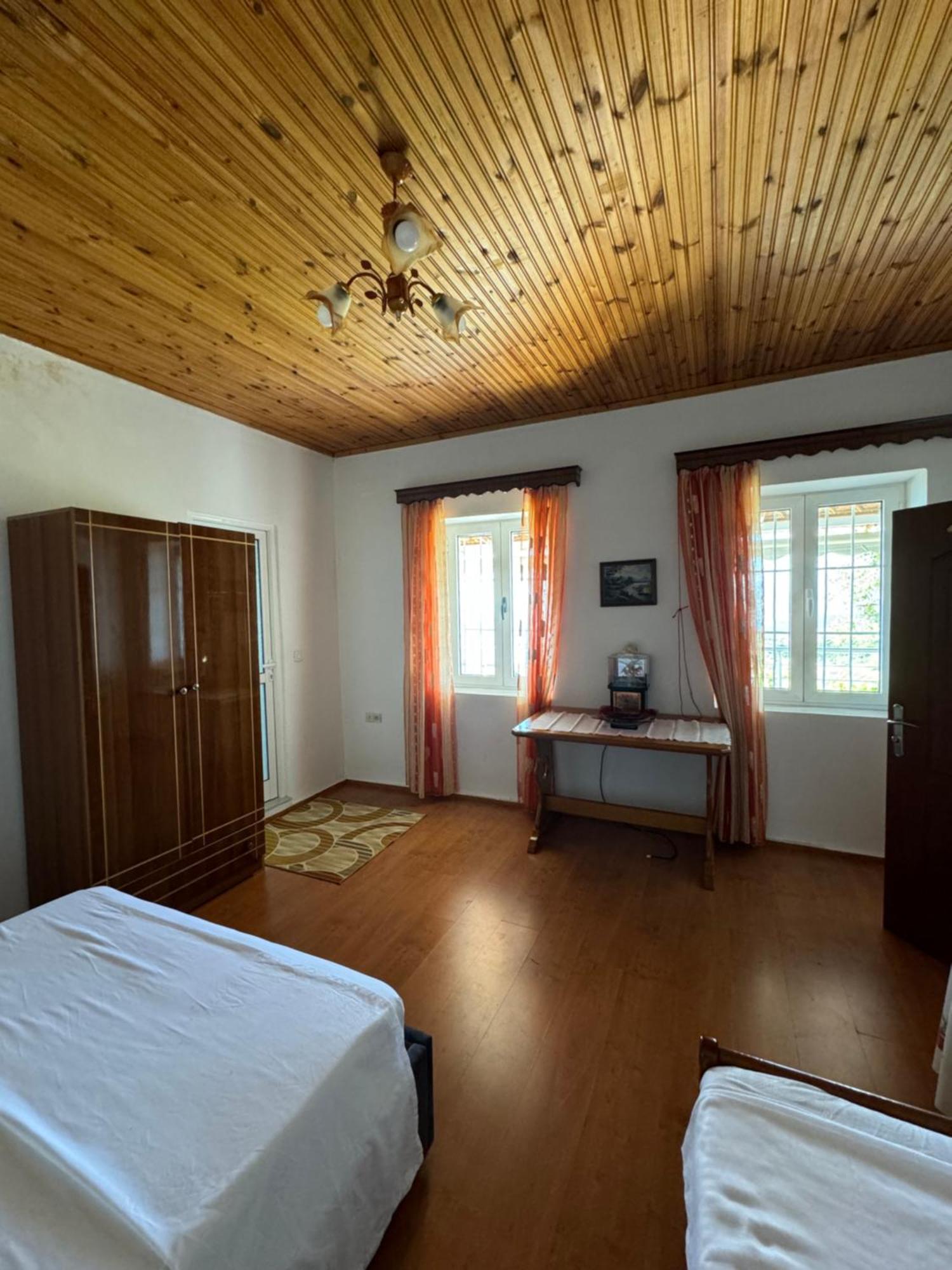 Lida'S House Hotel Lukove Bagian luar foto