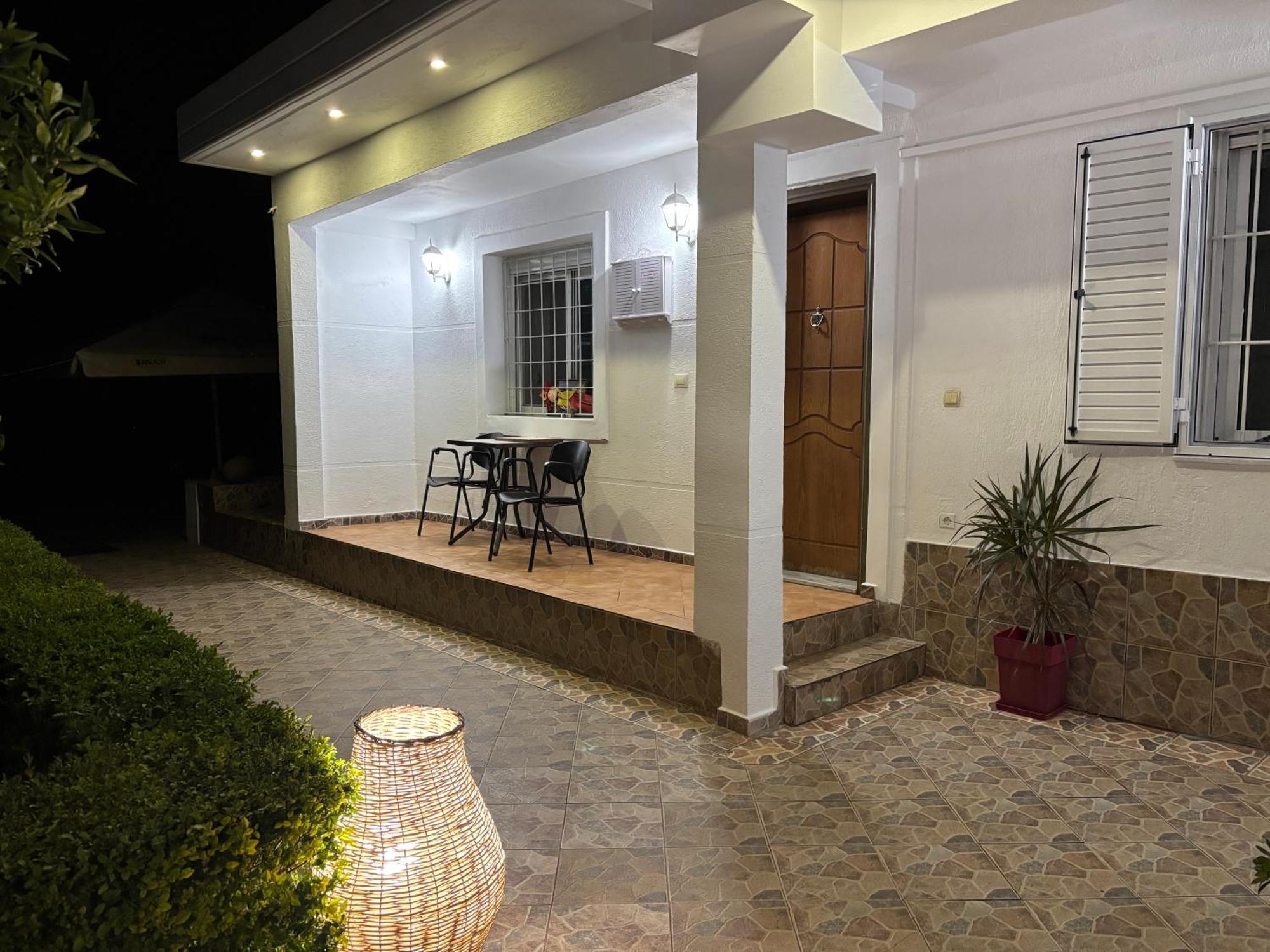 Lida'S House Hotel Lukove Bagian luar foto