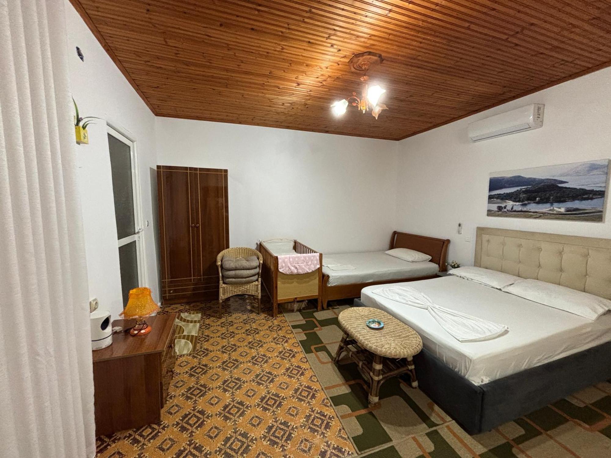 Lida'S House Hotel Lukove Bagian luar foto